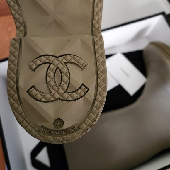 Authentic CHANEL Rain Boots EU 39 Dark Beige CC Logo - Pre-loved - Picture 6 of 8